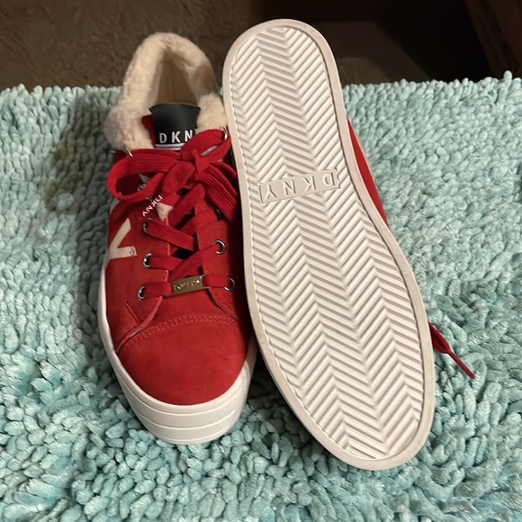 DKNY Rec & White shoes 👟 - Picture 7 of 7